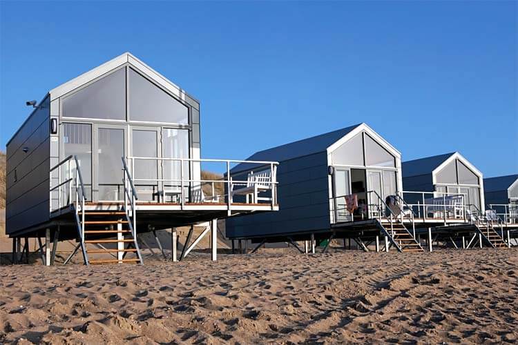 Strandhuisjes aan zee Julianadorp