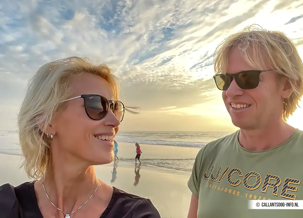 Karin en Frank Schijf op strand van Callantsoog.